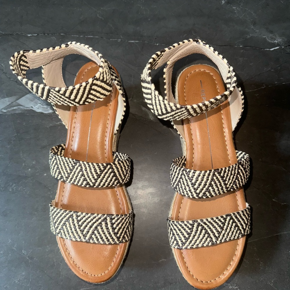 NWOT SANDALS ☀️ - Picture 5 of 5